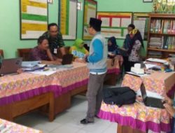 KKN Rosela IPMAFA Terapkan Program Pendampingan IT Pada Guru SD 01 Sumbermulyo