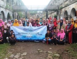 Dalam Zarkasi Mahasiswa IPMAFA Ziarah di makam Mbah Mahfudz Salam Ambarawa