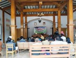 KKN Ipmafa Bersama Dinas Pertanian Beri Pelatihan Pembuatan Pakan Ternak Alternatif