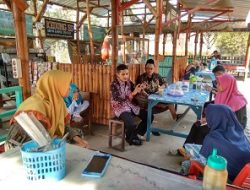 Mengintip Obrolan LPM Analisa IPMAFA di Warung Kedung Es