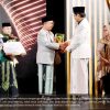 Mbah Sahal Mahfudh Raih Penghargaan Lifetime Achievement Pesantren Award 2025, Gus Rozin Terima Langsung di Jakarta